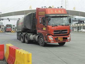 危化品運(yùn)輸行業(yè)的監(jiān)管漏洞 一輛車(chē)配真假兩套行駛證的背后風(fēng)險(xiǎn)